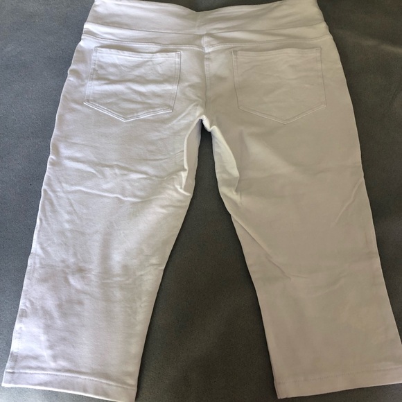 Capris - Picture 5 of 6